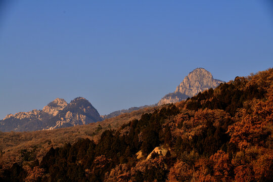 山脊山峰