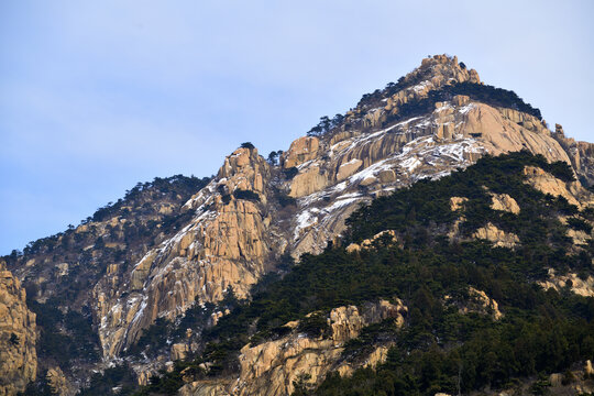 蓝天白云高山山峰白雪