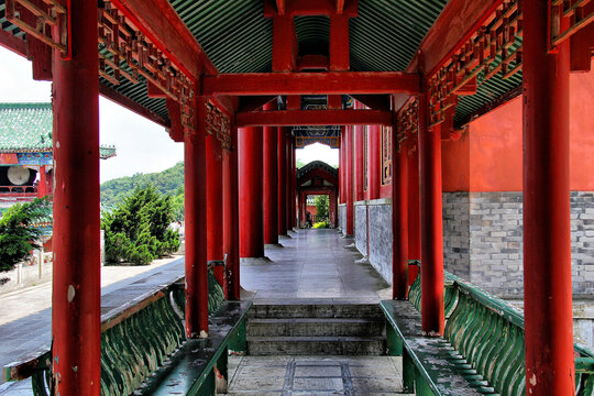 天门山寺中式古建筑长廊