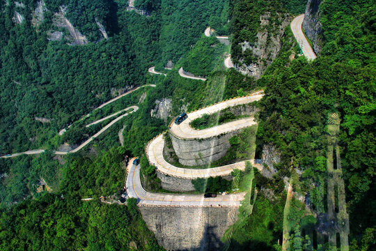 天门山盘山公路