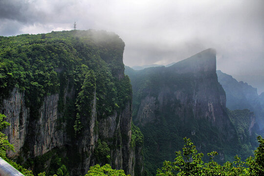 天门山悬崖峭壁