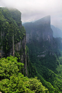 天门山悬崖峭壁