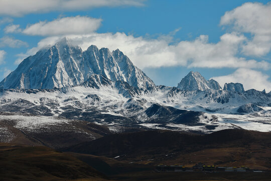 川西雅拉雪山