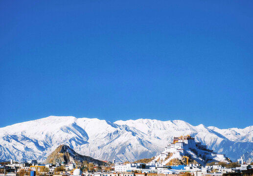 云中雪山