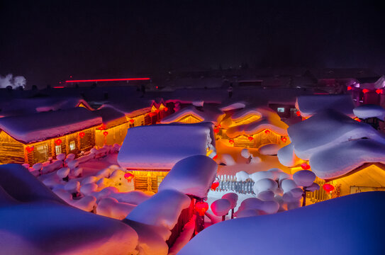 雪乡美景雪中小木屋积雪全景