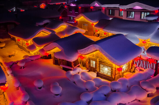 雪乡雪后小木屋夜景