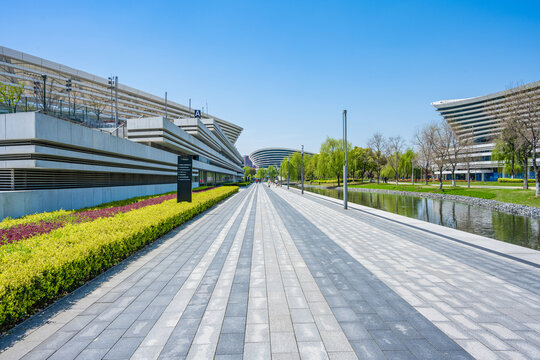 体育场馆大理石路面水沟水景