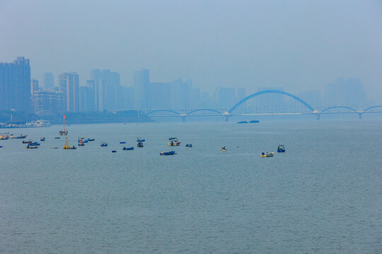 杭州钱塘江大桥与城市风光