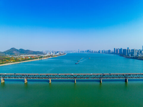 杭州钱塘江大桥与水陆运输风光