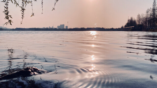 金山湖水夕阳美景