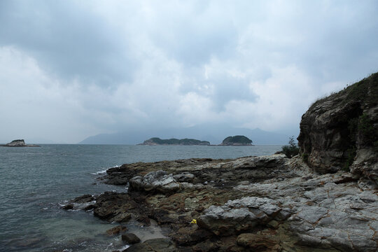 阴天海岛礁石