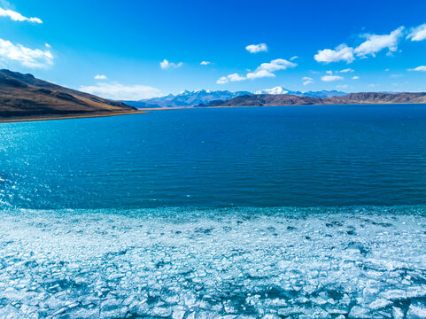 冬天的西藏蓝冰风光