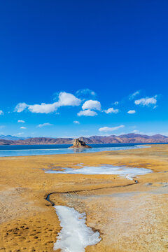 西藏羊湖自然风光