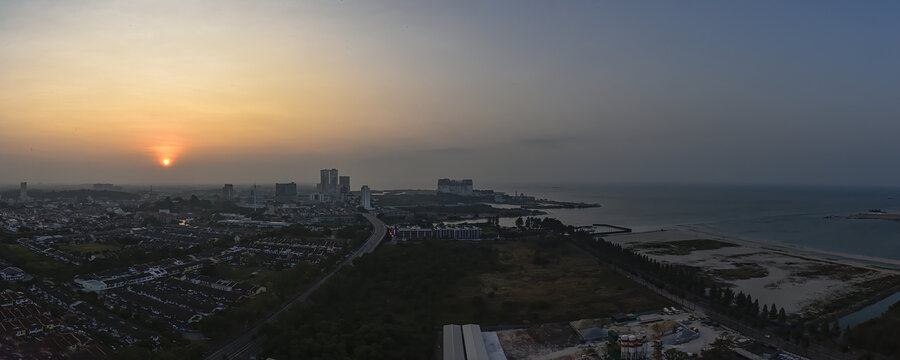 马六甲海峡日出全景图