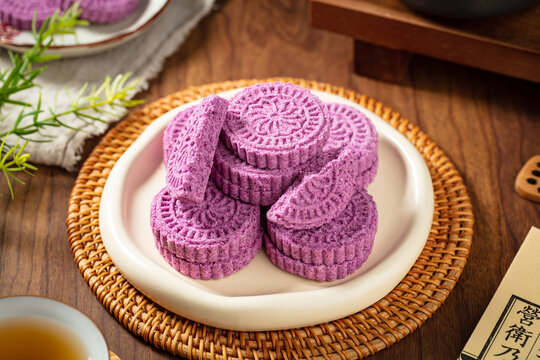 传统美味早餐紫薯薏米糕影棚拍摄