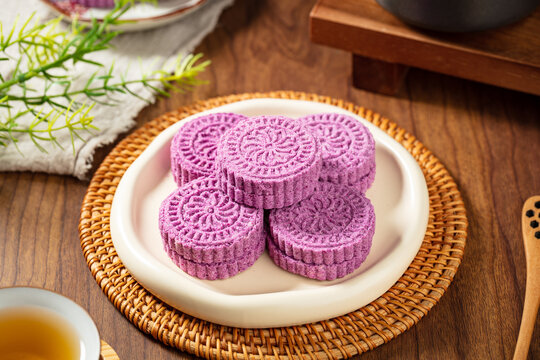 传统美味早餐紫薯薏米糕影棚拍摄