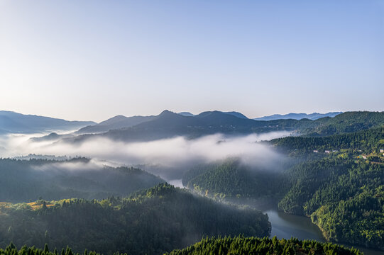 大山日出朝霞云海