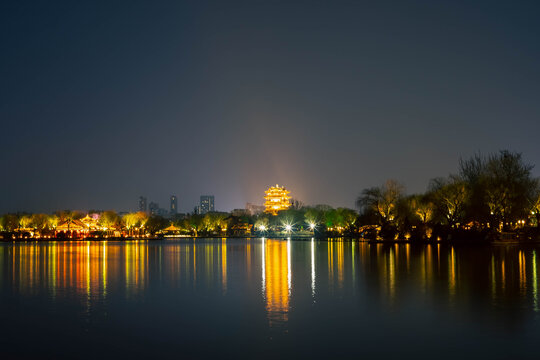 济南大明湖夜晚长曝光