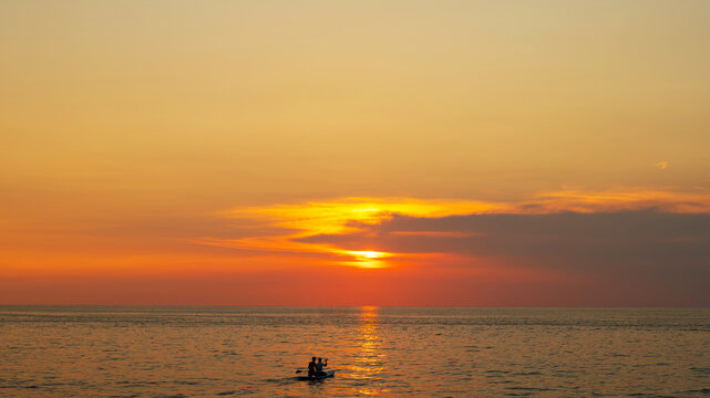 海上夕阳