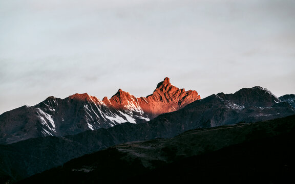 川西日照金山