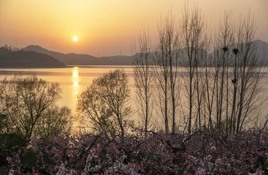 湖畔夕照