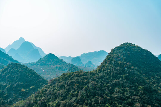 连绵的群山