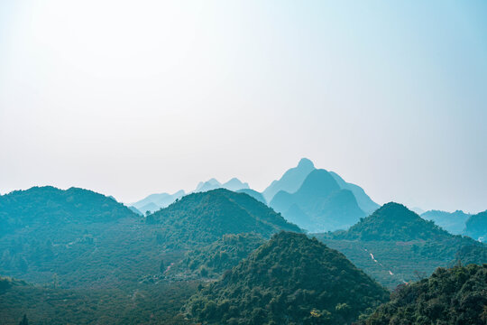 桂林山区山水画