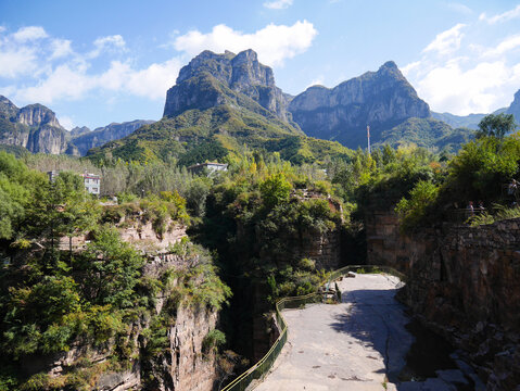 红岩大峡谷