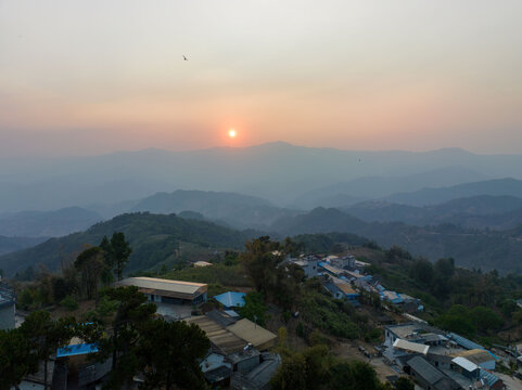 坝糯寨子夕阳航拍