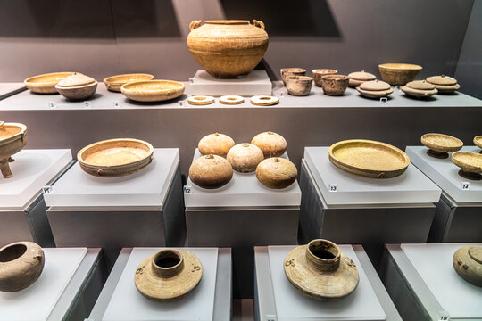 南京博物院陶器瓷器展示品特写