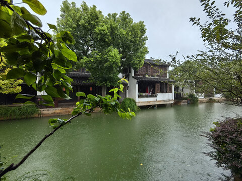 雨中的江南水乡古镇