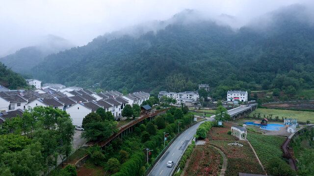 绿色生态的十堰堵河流域乡村