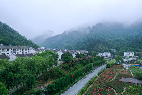 绿色生态的十堰堵河流域乡村