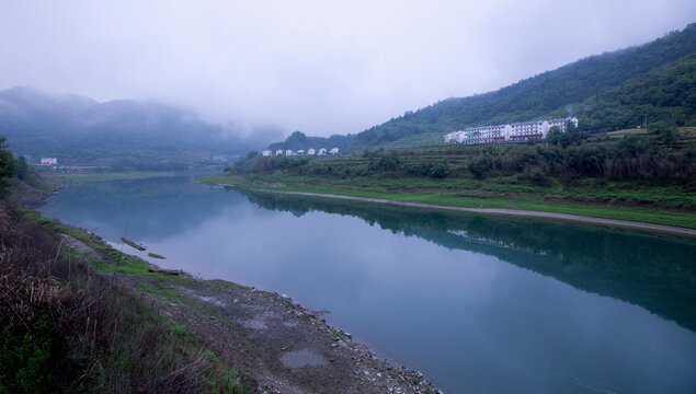 绿色生态的十堰堵河流域