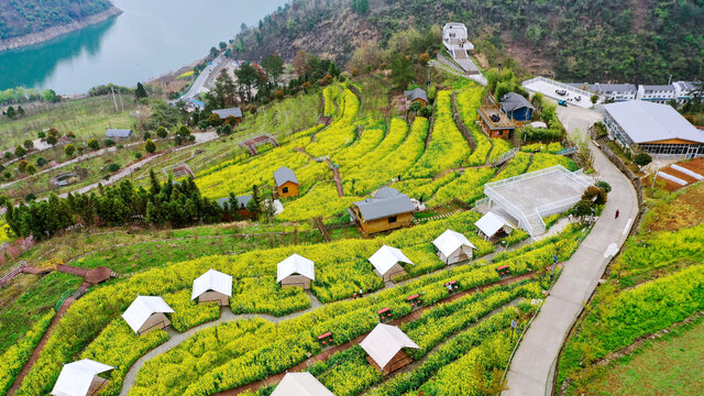 堵河岸边的方滩乡植物园