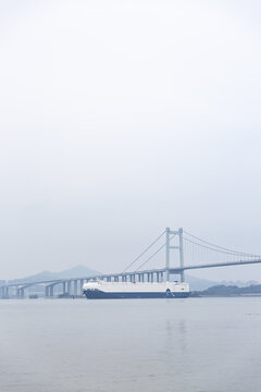 广东虎门大桥阴天雨雾全景风光