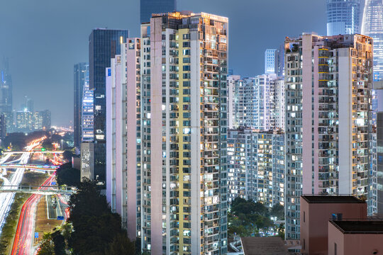 深圳大厦与城市快速路夜景风光