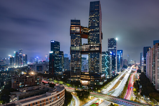 深圳大厦与城市快速路夜景风光