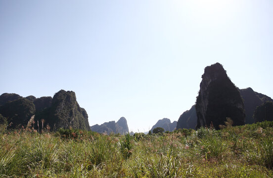 英西田野峰林