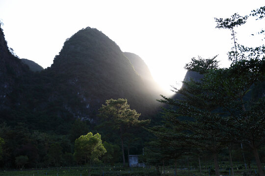 英西峰林斜阳