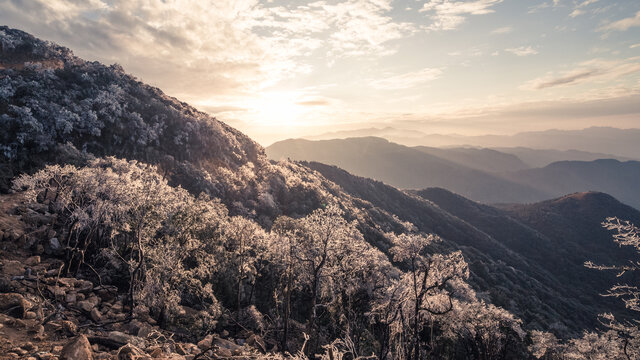 冰天雪地雾凇南方高寒风景夕阳