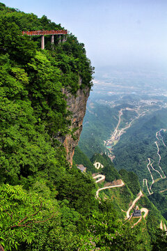 天门山栈道远眺