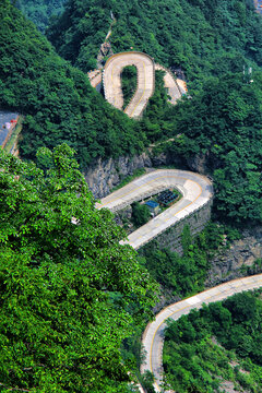 张家界天门山盘山公路