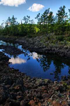 阿尔山火山岩湖泊