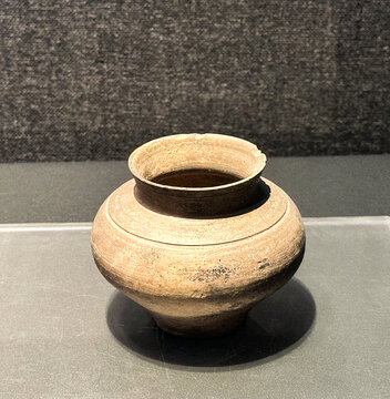 龙山文化时期黑陶罐