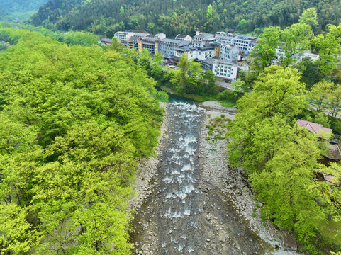 梵净山下红石溪