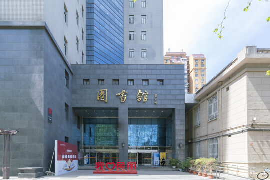 中央民族大学图书馆