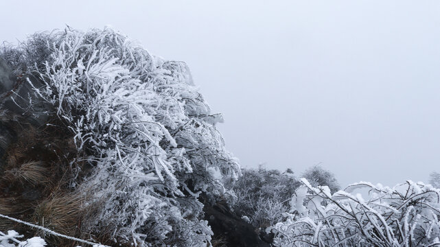 峨眉雪山