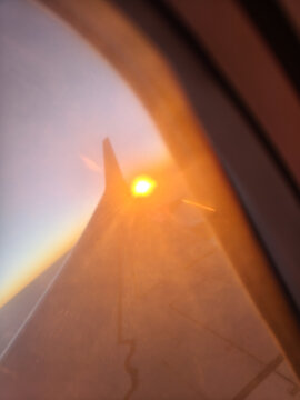 飞机上的日出