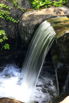 小溪流水